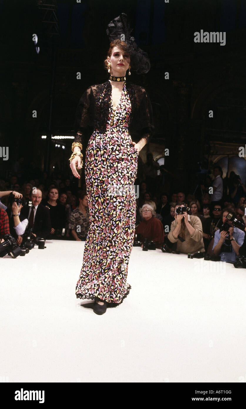 fashion, 1980s, mannequin, full length, wearing dress, catwalk, spring summer, by Chanel, Paris, 1985, 80s, , Stock Photo