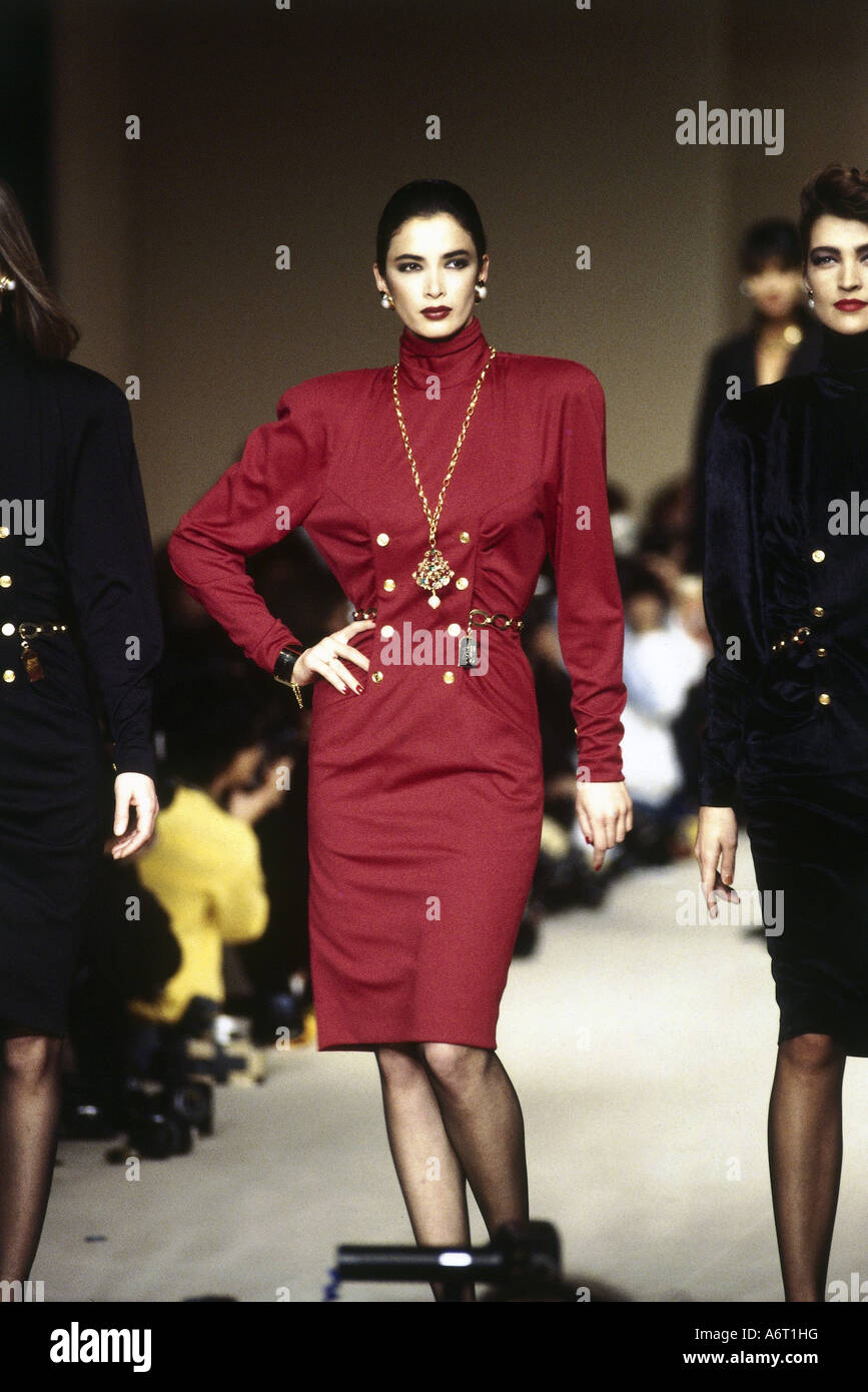 Taxpayer emne Fugtighed fashion, 1980s, mannequin, full length, wearing dress, catwalk, autumn  winter, Pret-a-porter, by Chanel, Paris, 1987, 80s Stock Photo - Alamy