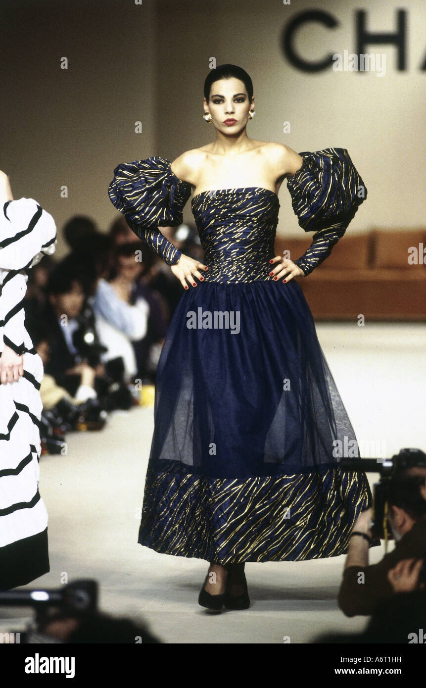 fashion, 1980s, mannequin, full length, wearing dress, catwalk, autumn  winter, Pret-a-porter, by Chanel, Paris, 1987, 80s Stock Photo - Alamy