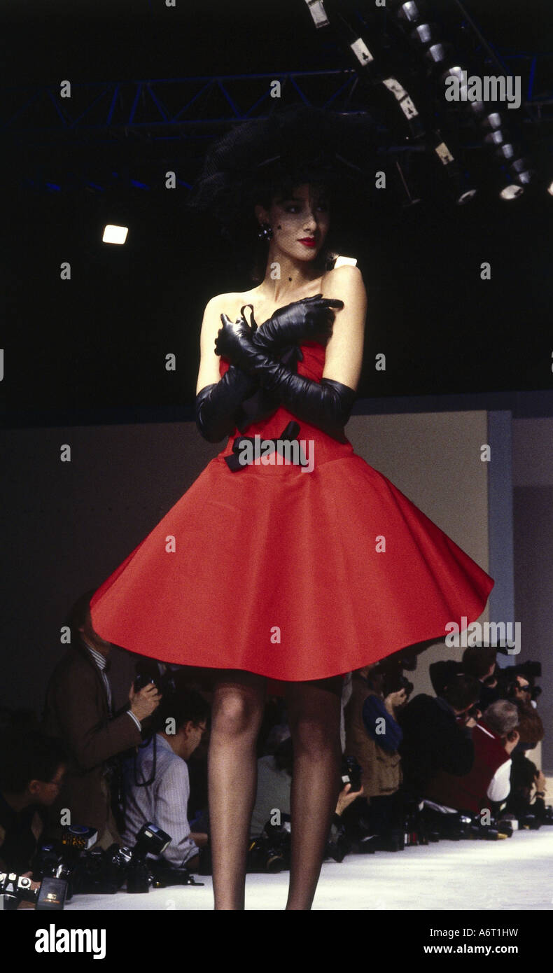fashion, 1980s, mannequin, full length, wearing dress, catwalk, spring summer, Haute-Couture, by Chanel, Paris, 1987, 80s, , Stock Photo