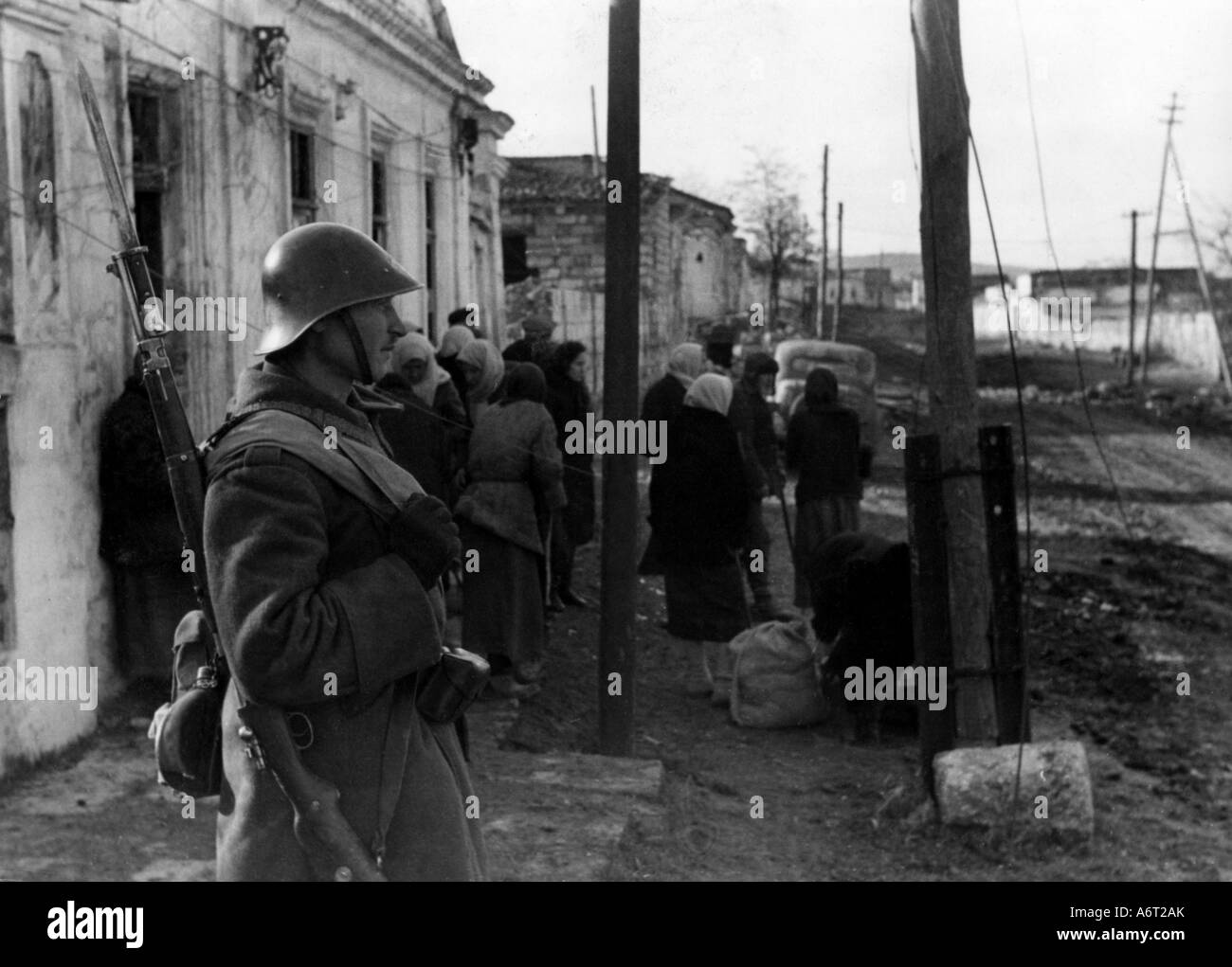events, Second World War / WWII, Russia 1942 / 1943, Crimea, Ukraine, Romanian sentry in Kerch, 10.10.1943, USSR, military, Axis forces, Romania, Rumania, Rumanian, infantry, soldiers, 20th century, historic, historical, Soviet Union, Eastern Front, people, 1940s, Stock Photo