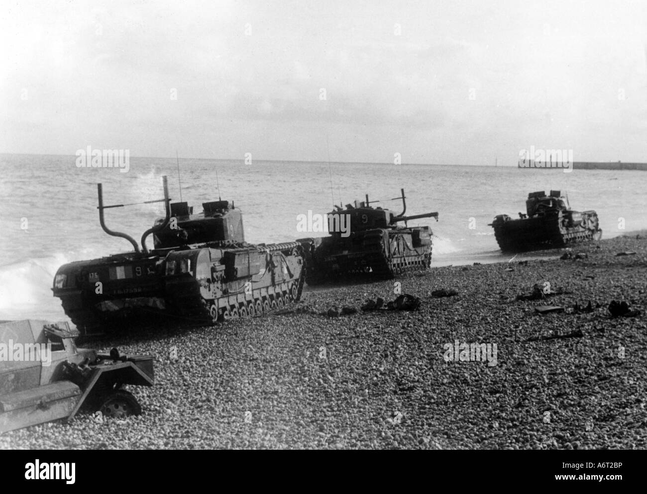 events, Second World War / WWII, France, Dieppe, 19.8.1942, destoyed 'Churchill' tanks of the 14th Canadian Army Tank Regiment (The Calgary Regiment) on the beach, Operation 'Jubilee', landing, raid, 2nd Canadian Division, Canadians, 20th century, , Stock Photo