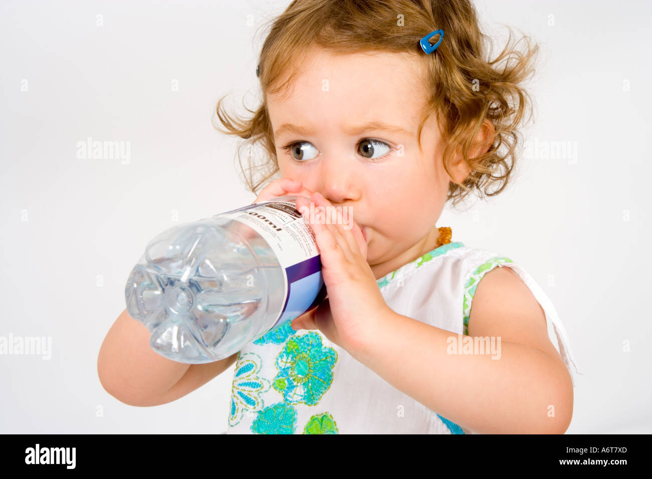 https://c8.alamy.com/comp/A6T7XD/baby-girl-15-18-months-drinking-water-from-bottle-A6T7XD.jpg