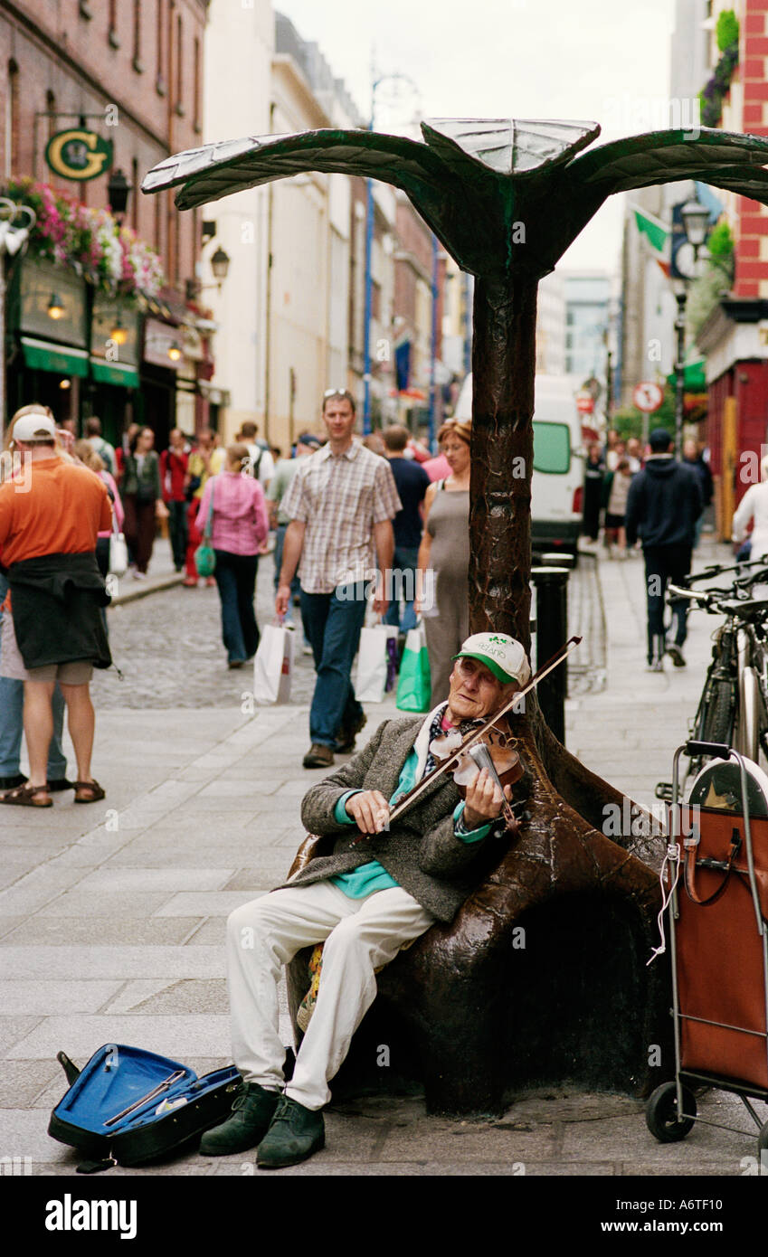 Fiddle player in ireland hires stock photography and images Alamy