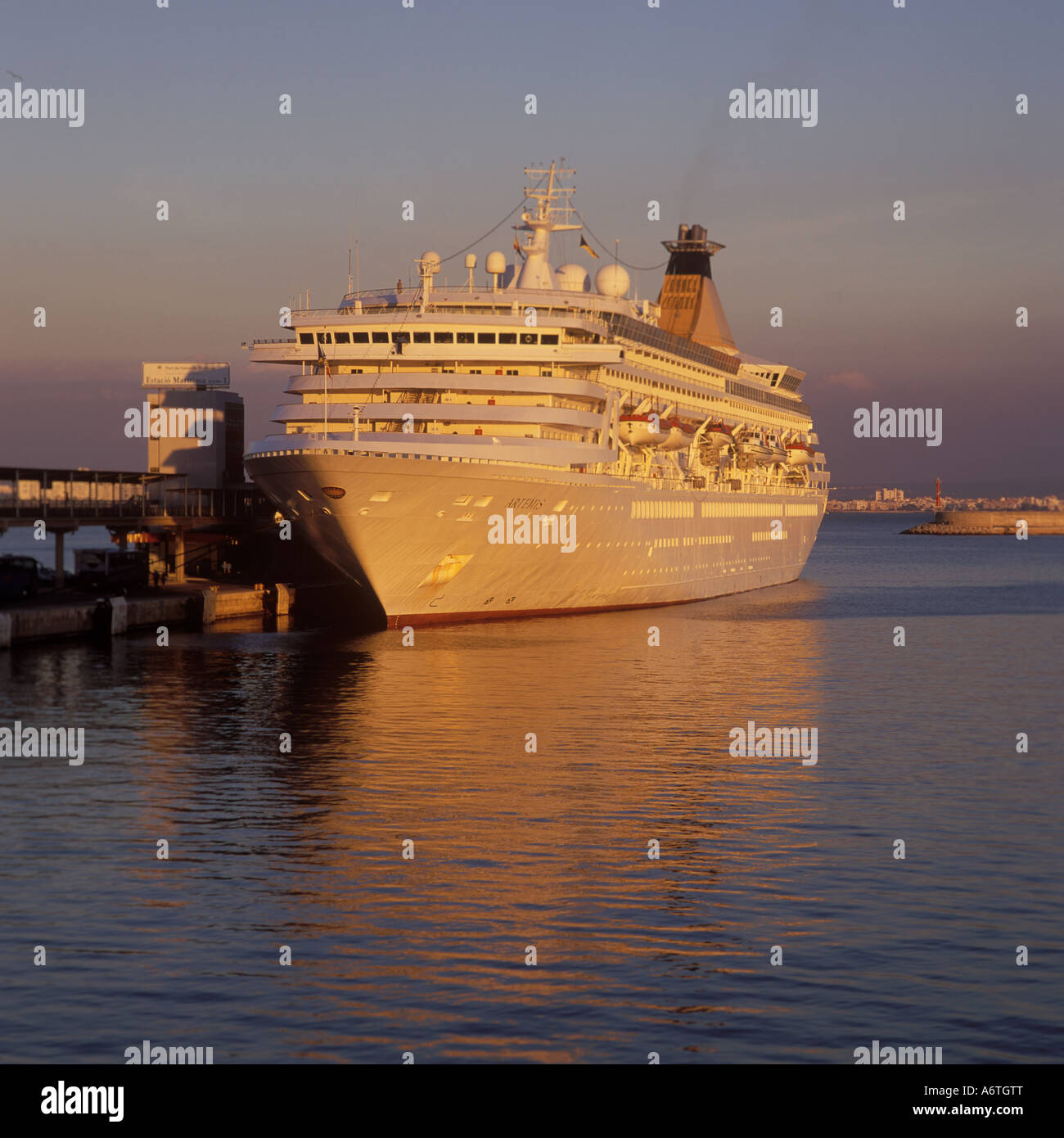 P And O Cruise Ship Artemis On Quay At Late Afternoon In The Port Of Palma De Mallorca Stock Photo Alamy