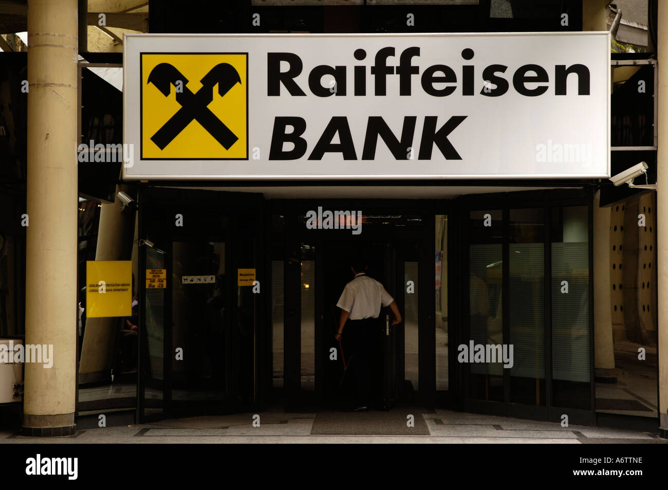 Banks serbia. Райффайзен. Raiffeisen Bank Serbia. Логотип Raiffeisen Bank International AG. West Bank Германия.