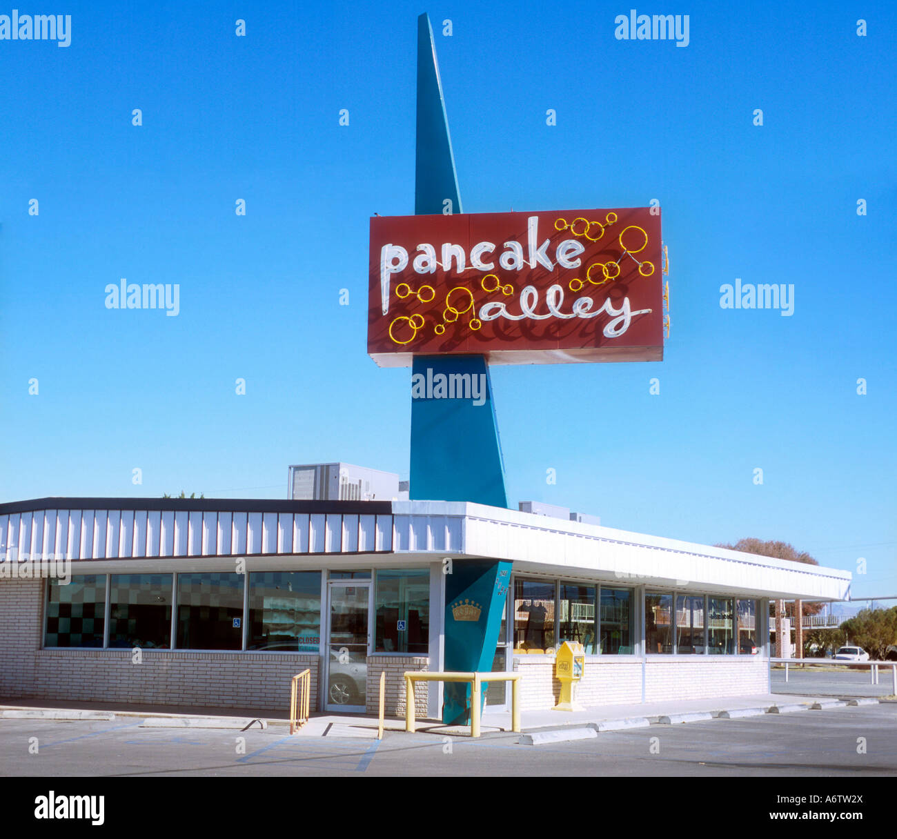 Retro diner exterior hires stock photography and images Alamy
