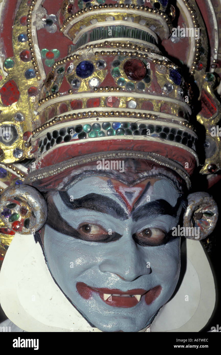 India, Delhi, Kathakali dancer, portrays scenes from Hindu epics (MR) Stock Photo