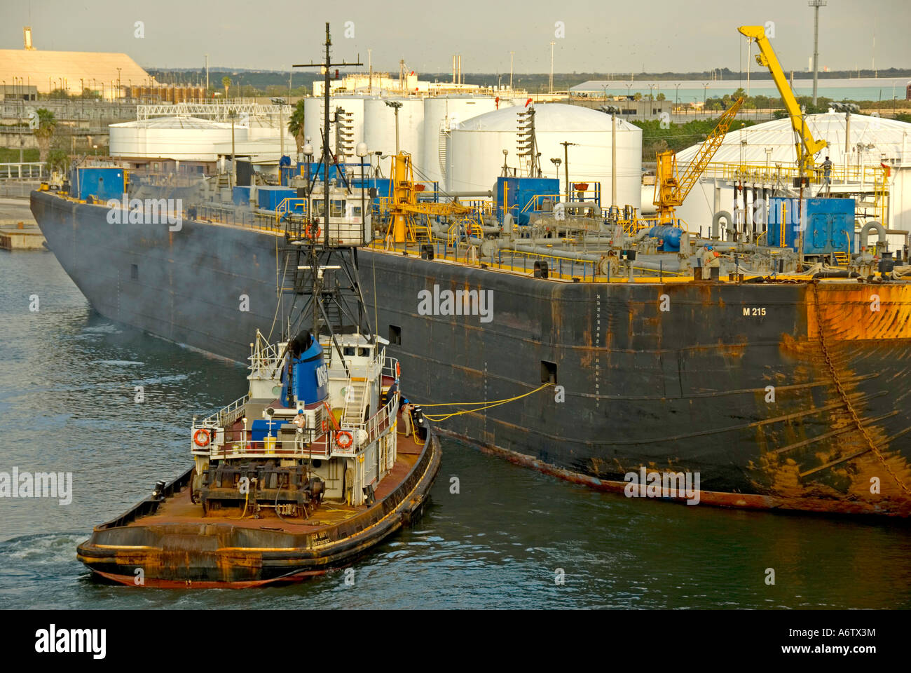 Ship tug boat hi-res stock photography and images - Alamy