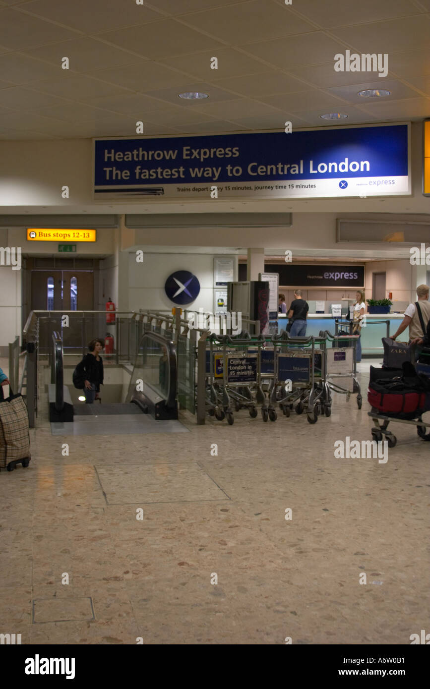 Terminal 1 al London Heathrow Airport Arrivals Heathrow Express Stock
