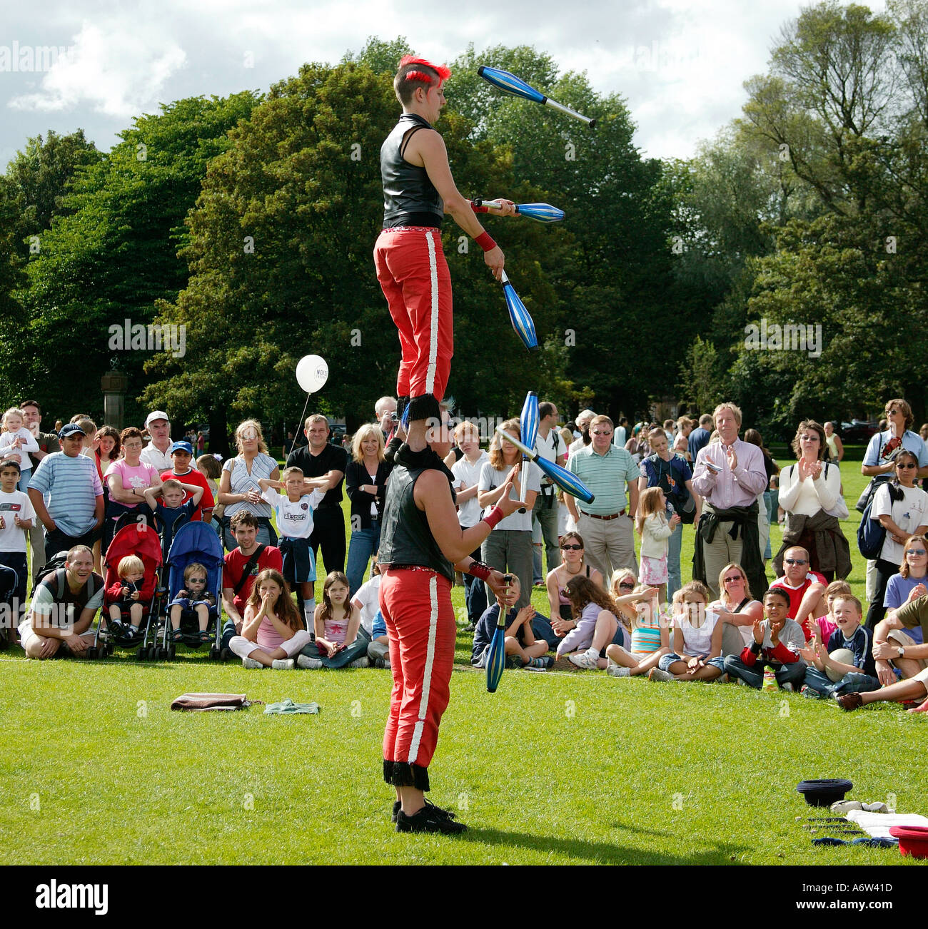 Two female Street Performers performing with juggling clubs at the Edinburgh Fringe Sunday Festival Scotland UK 2004 Stock Photo