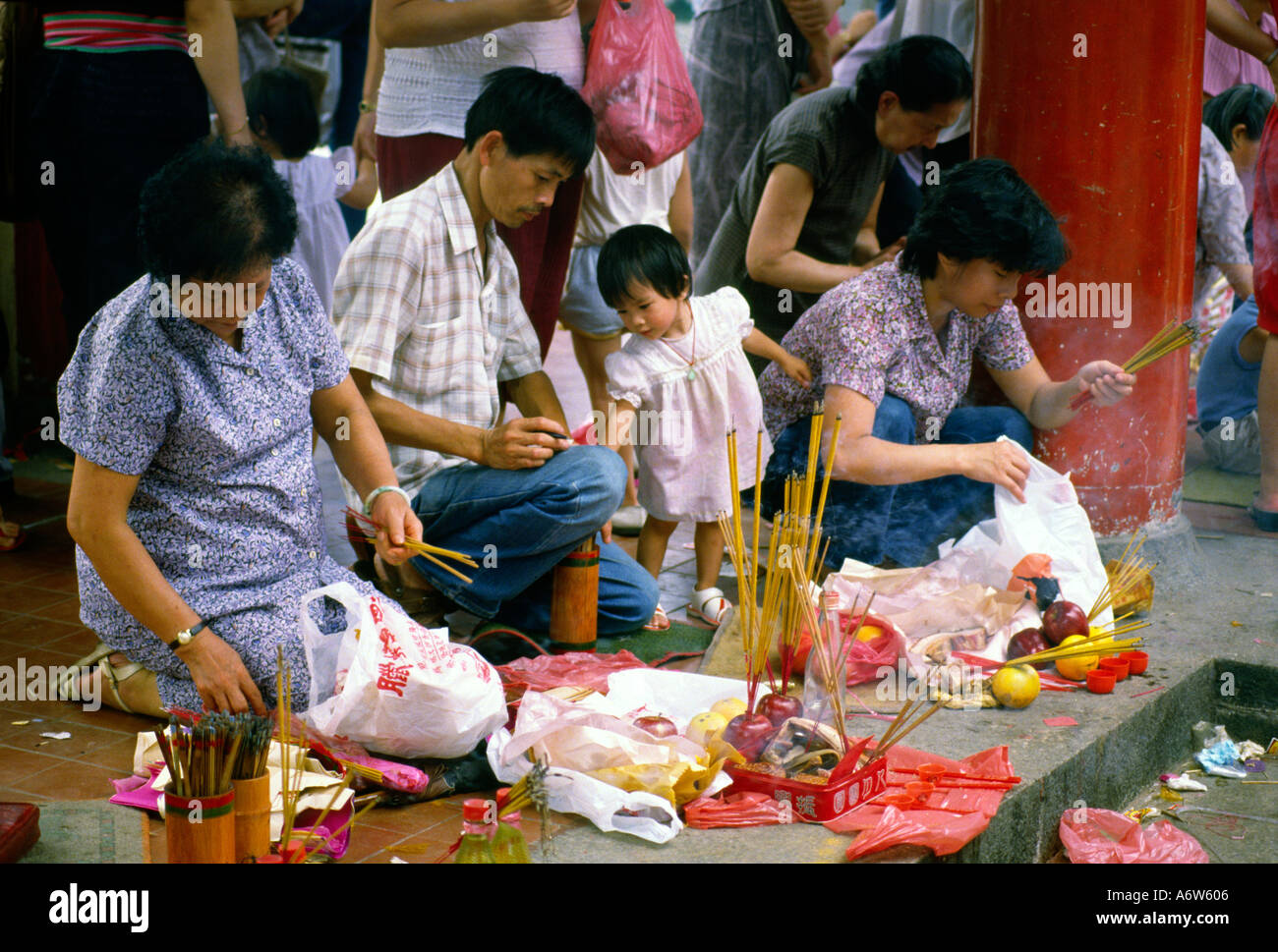 The family that prays together Tin Hau Temple Hong Kong Stock Photo