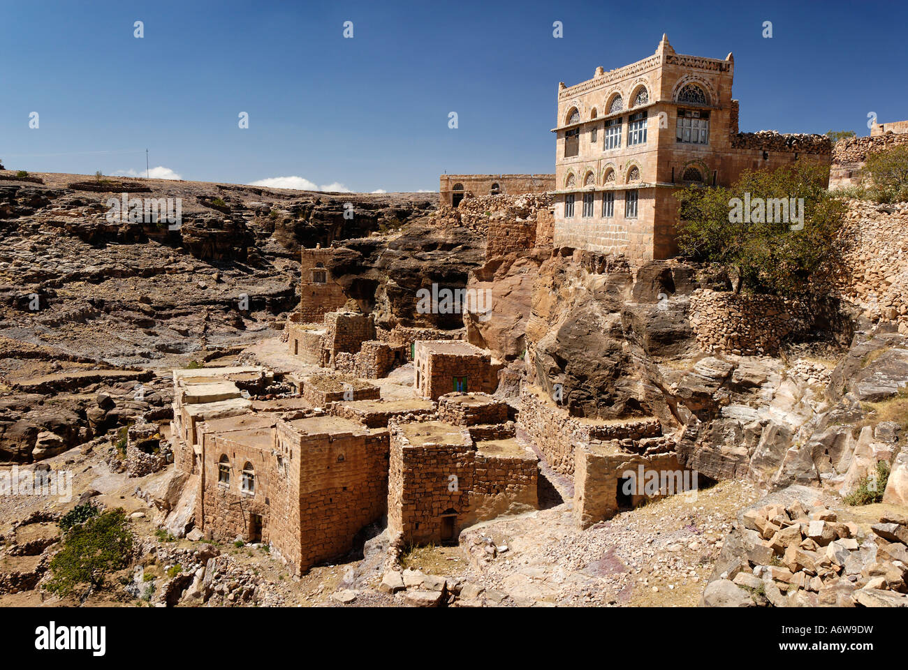Mountain village in the jemenian mountains, Yemen Stock Photo