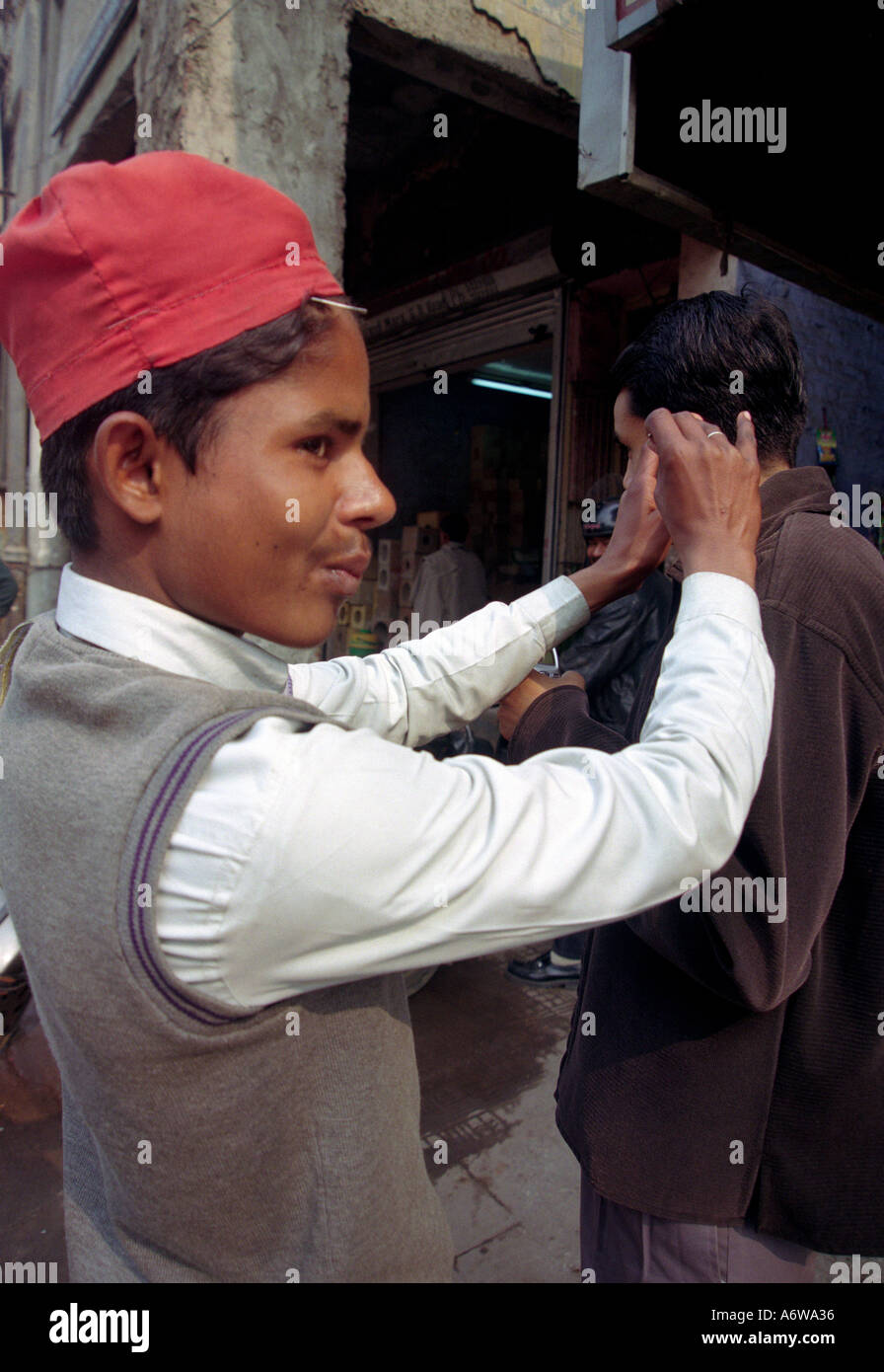 India ear cleaning hires stock photography and images Alamy