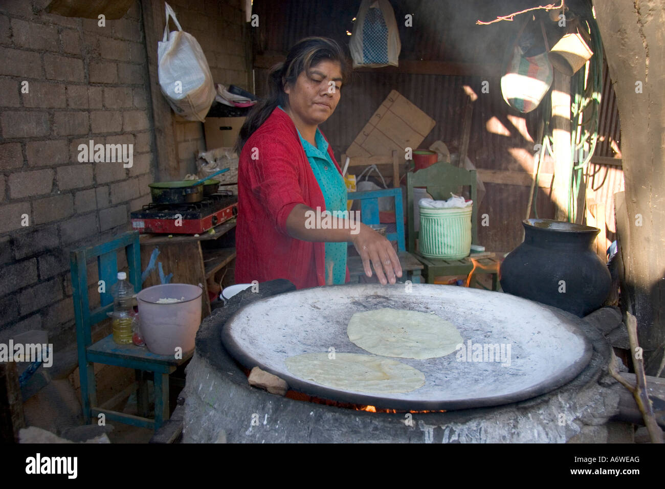 Mexico, Oaxaca, Woman making tortillas outside on traditional comal griddle  Stock Photo - Alamy