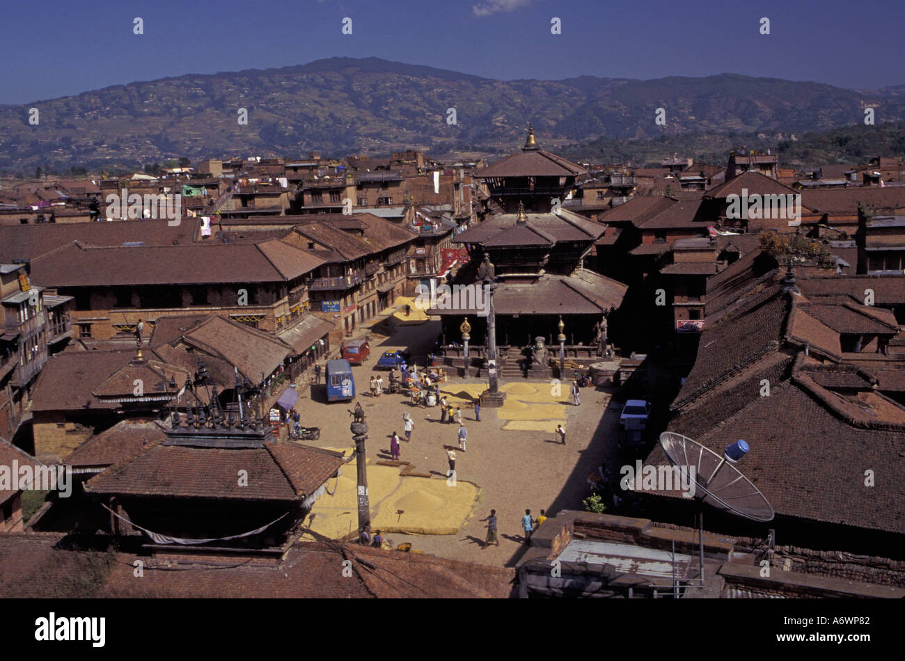 Asia, Nepal, Kathmandu Valley, Bhaktapur, Tachupal Tole square. satellite dish, Dattatraya Temple (1427) and harvested rice Stock Photo