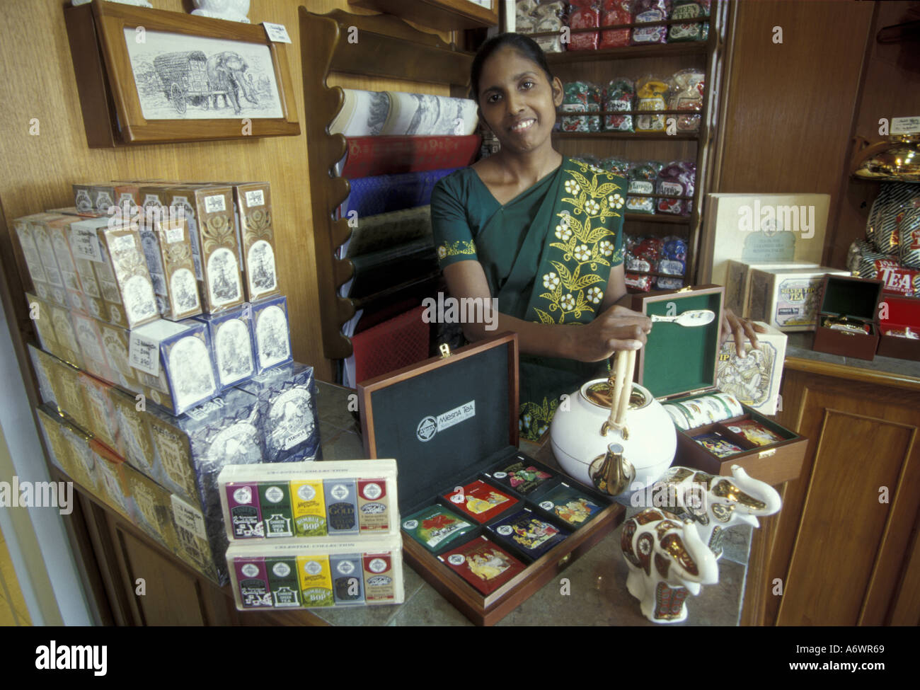Asia, Sri Lanka, Colombo. teashop girl (MR Stock Photo - Alamy