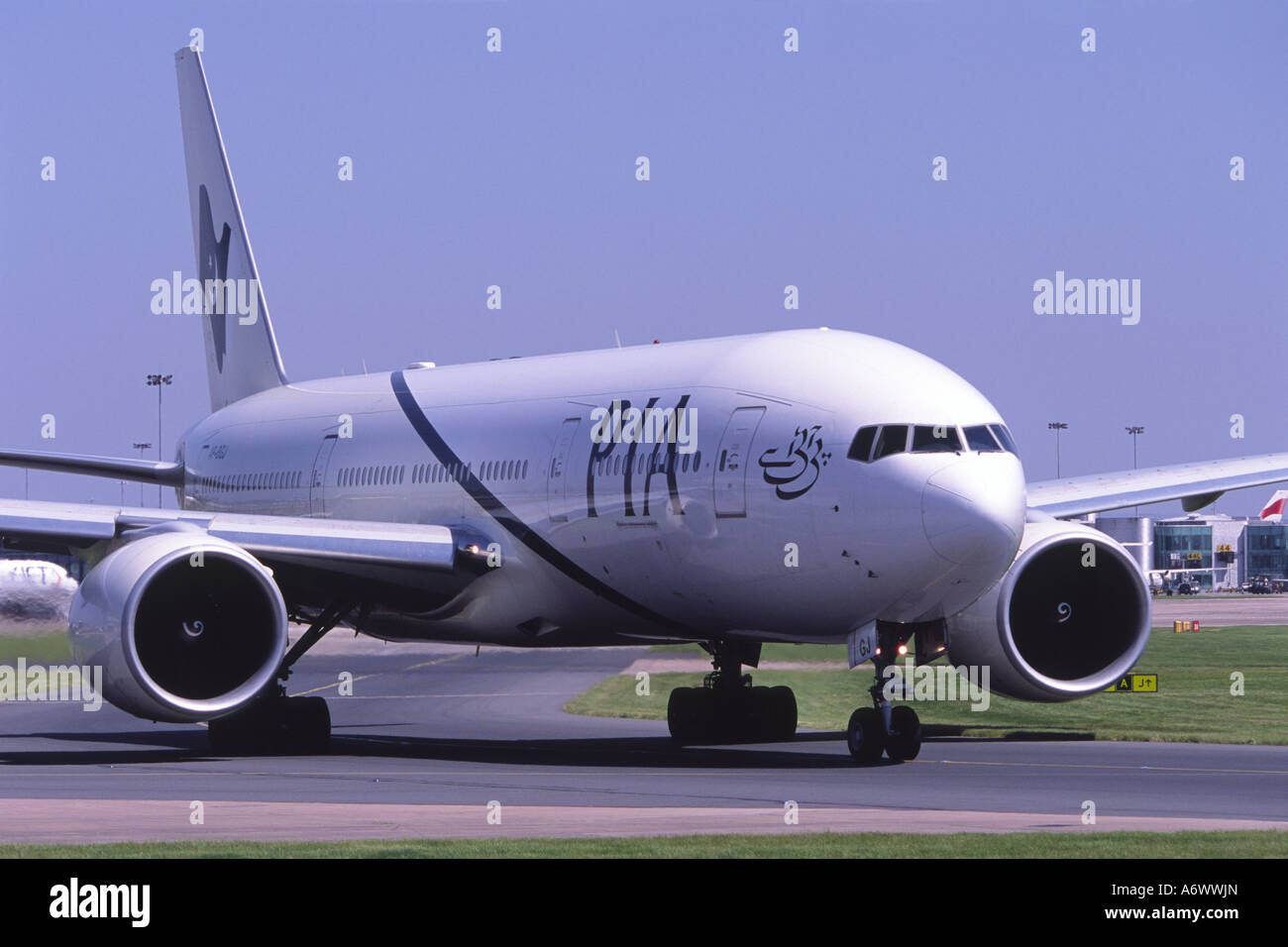 Boeing 777 operated by PIA Stock Photo - Alamy