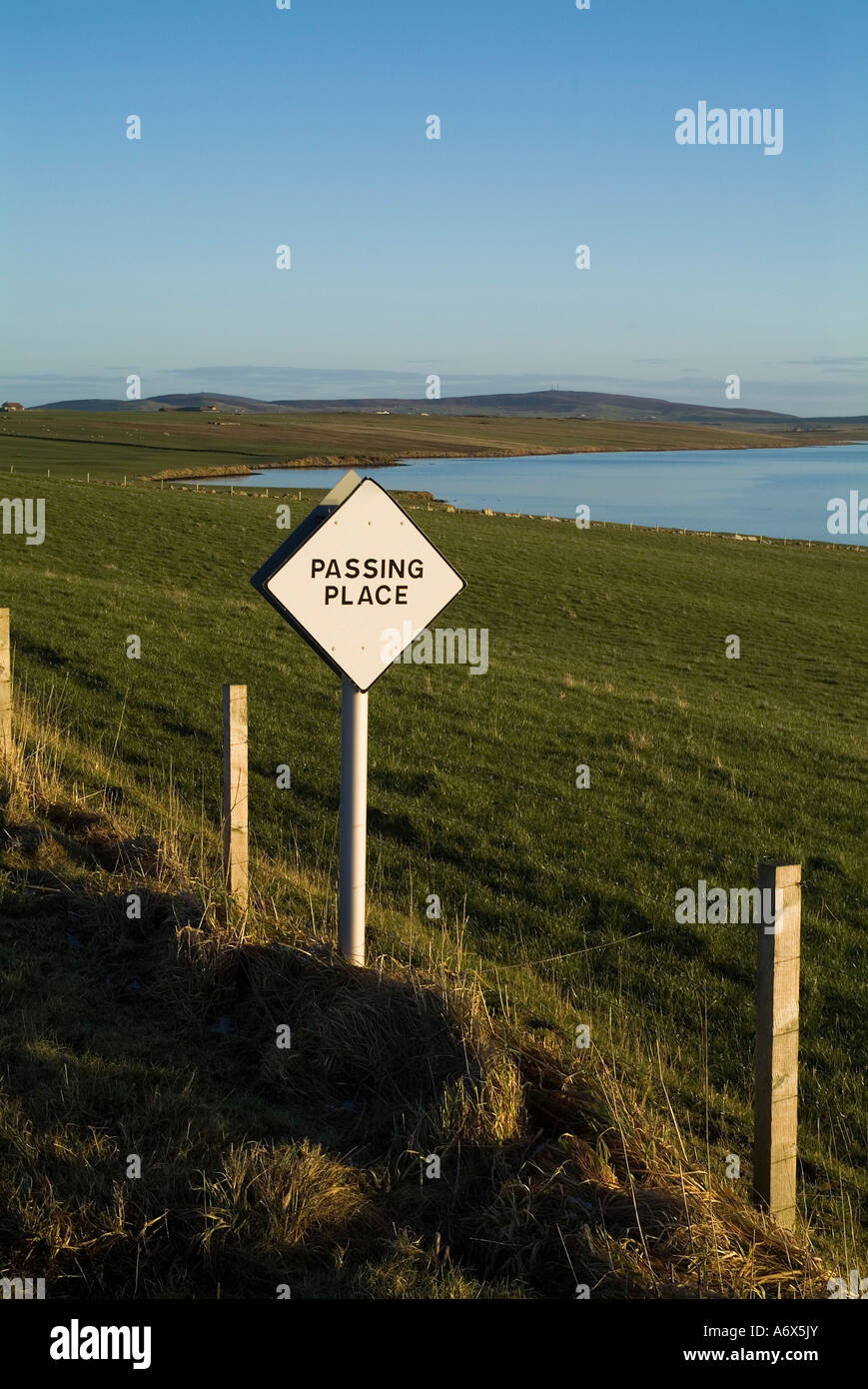 dh Passing place sign ROADSIGN UK Diamond shaped road sign and Orkney countryside post scotland Stock Photo