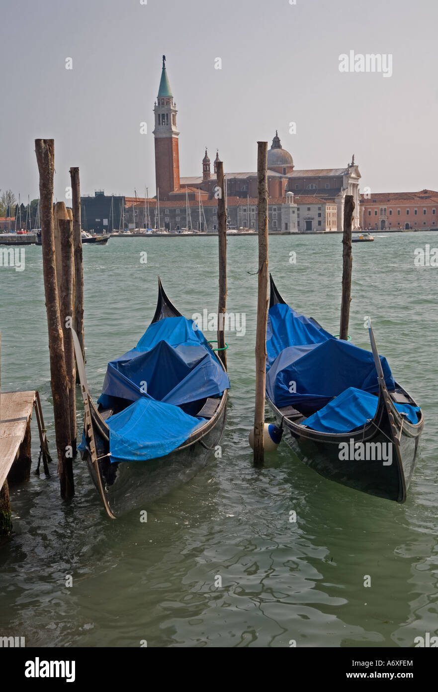 Gondolas with blue covers hi-res stock photography and images - Alamy
