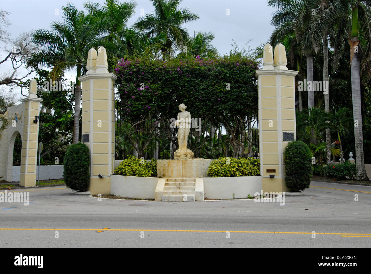 Thomas Edison and Henry Ford Winter Estates Edison winter home Statue at entrance of Park Stock Photo