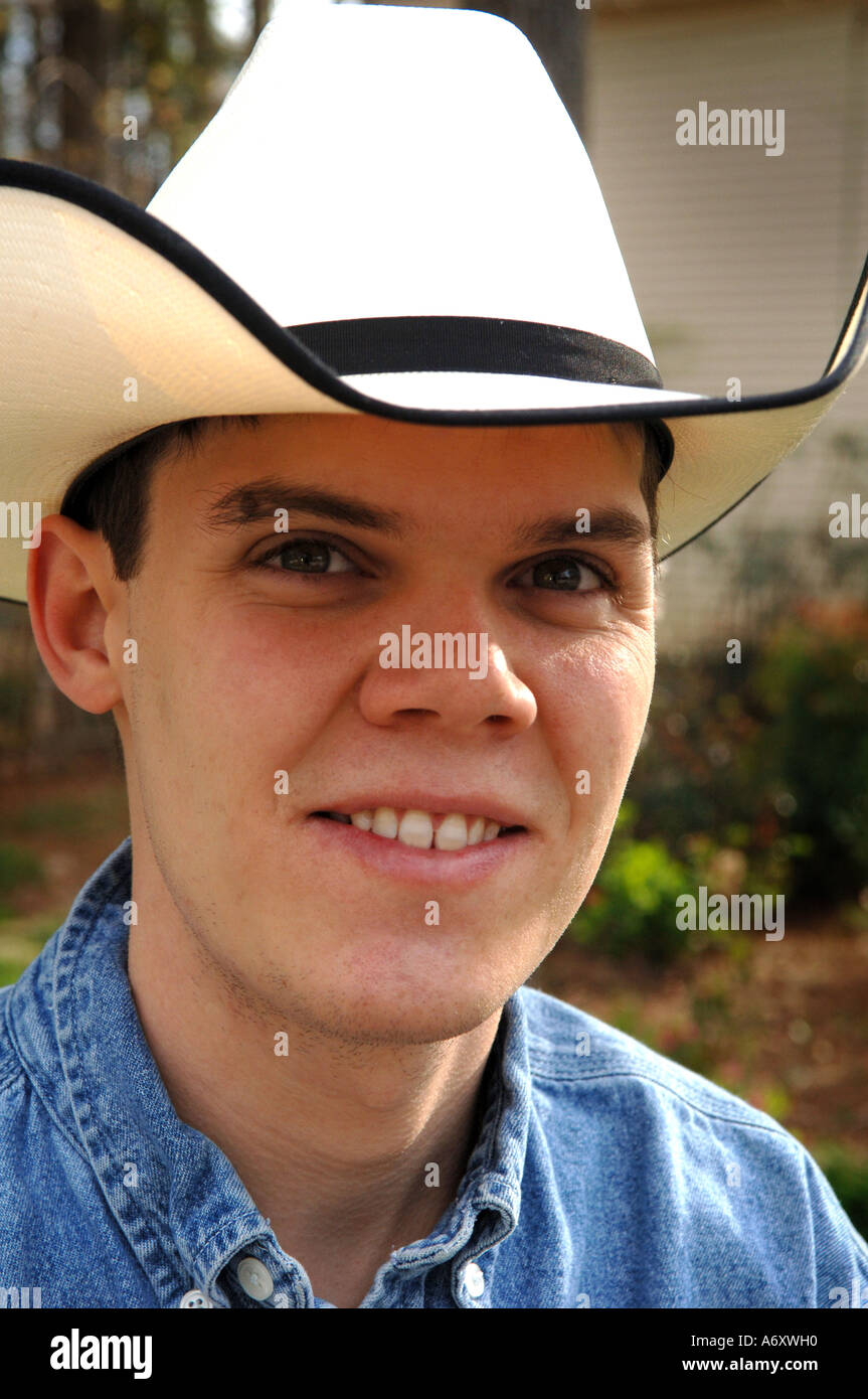 Teen boy on family farm Georgia MR Robin Nelson 2005 Model released Stock Photo