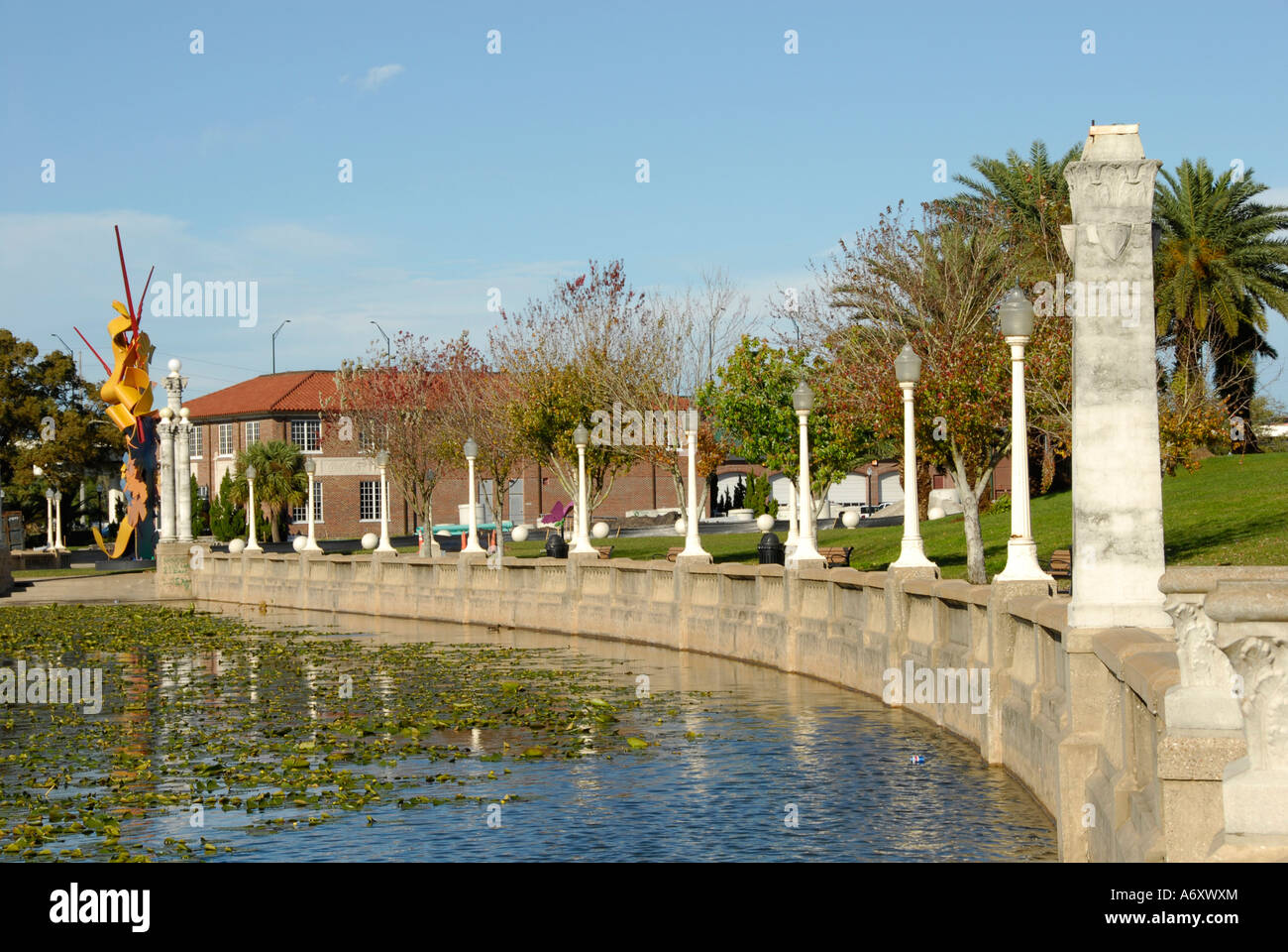 Barnett Family Park on Mirror Lake in downtown Lakeland Florida FL USA  Stock Photo - Alamy, image size:1300x960