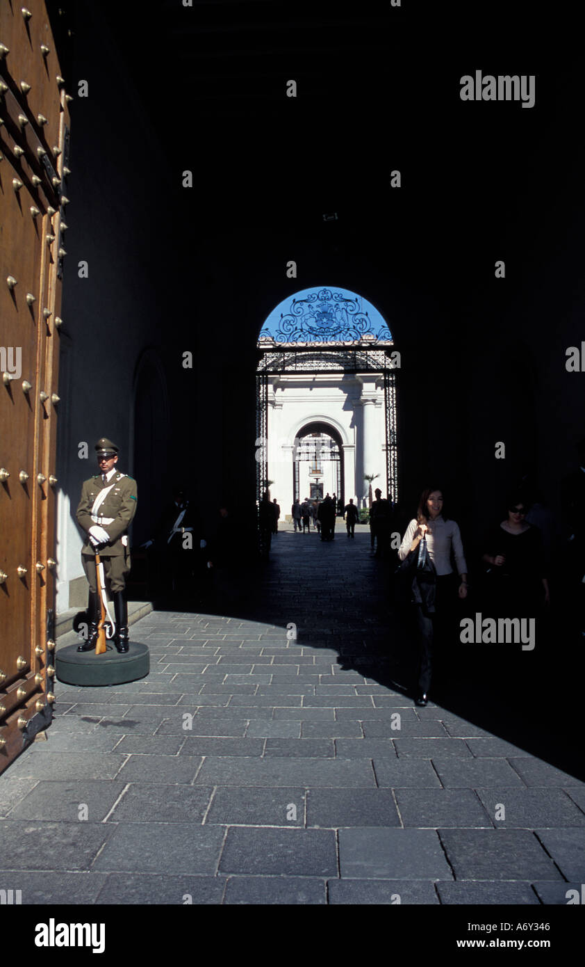Uniformed Policeman guards the entrance to the Palacio de la Moneda ...