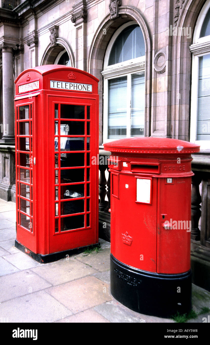 The Royal Mile Edinburgh capital of Scotland  1437 the country's parliament Old Royal mail letter pillar box post Stock Photo