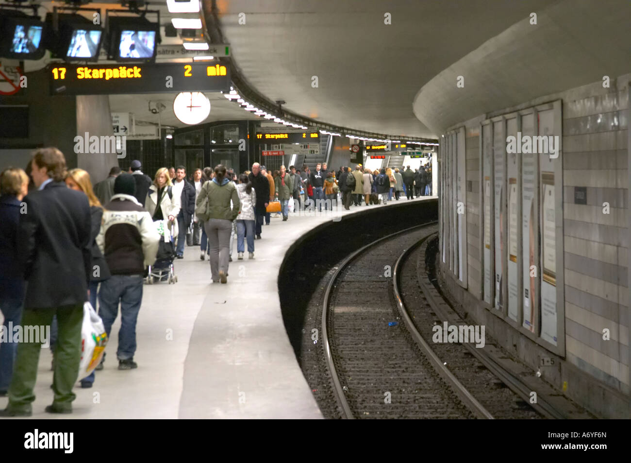 The curved platform with commuters waiting at the Centralstationen, The Central Station. The Stockholm subway. Stockholm. Sweden, Europe. Stock Photo