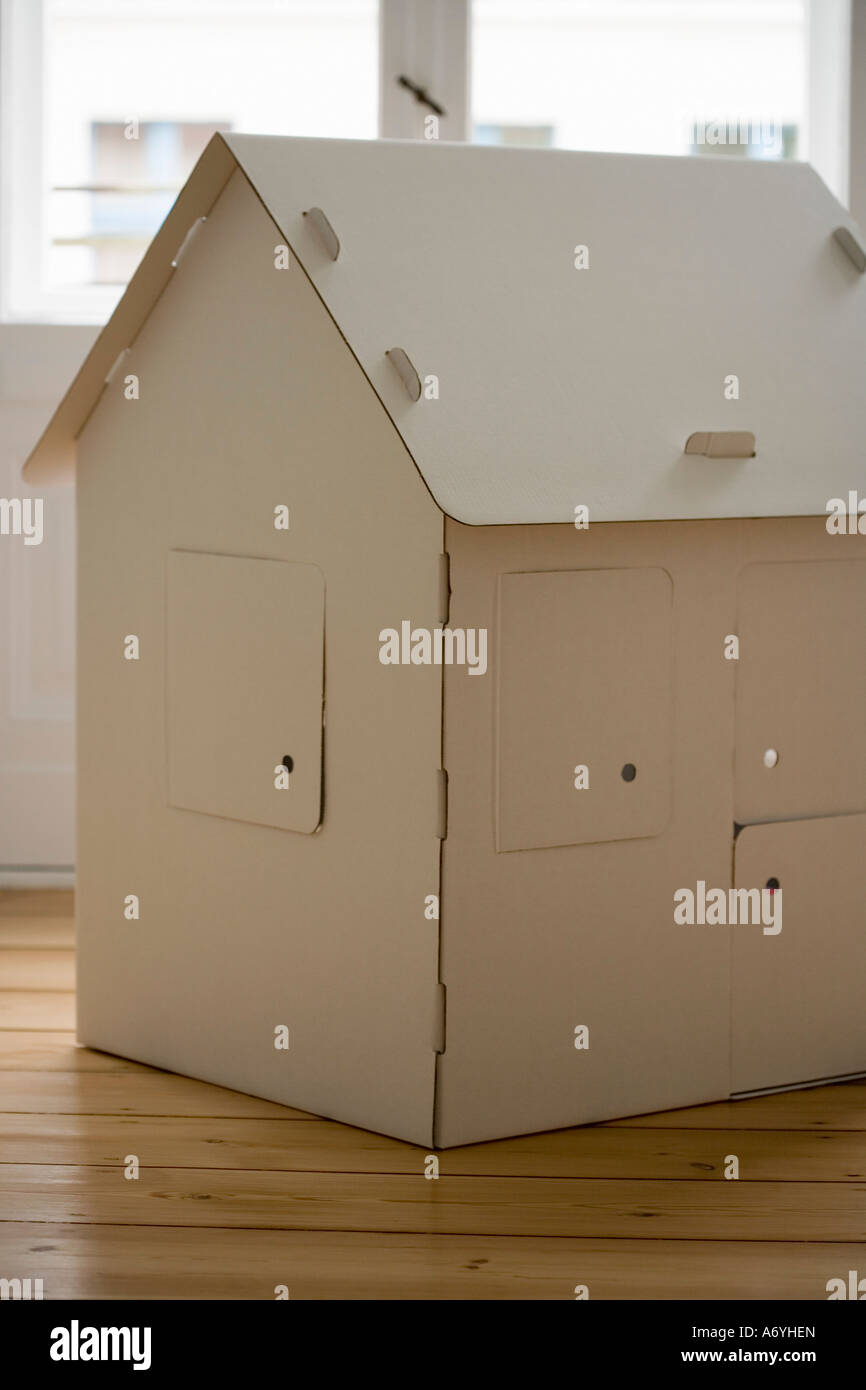 A cardboard house Stock Photo - Alamy