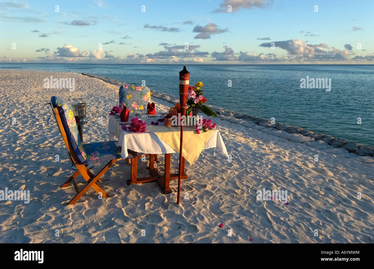 Candlelight dinner at the beach of Sun island, Maldives MV Stock Photo