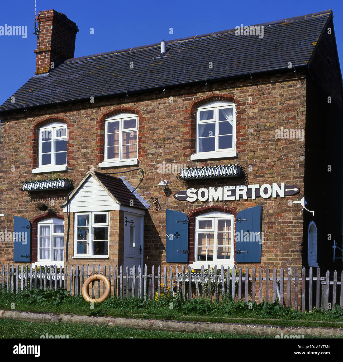 Lock keepers Cottage on Oxford Canal at Somerton Oxfordshire England