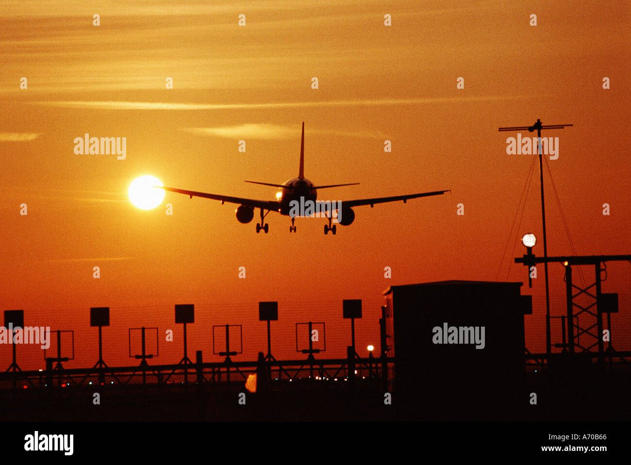 Aircraft arrival hi-res stock photography and images - Alamy