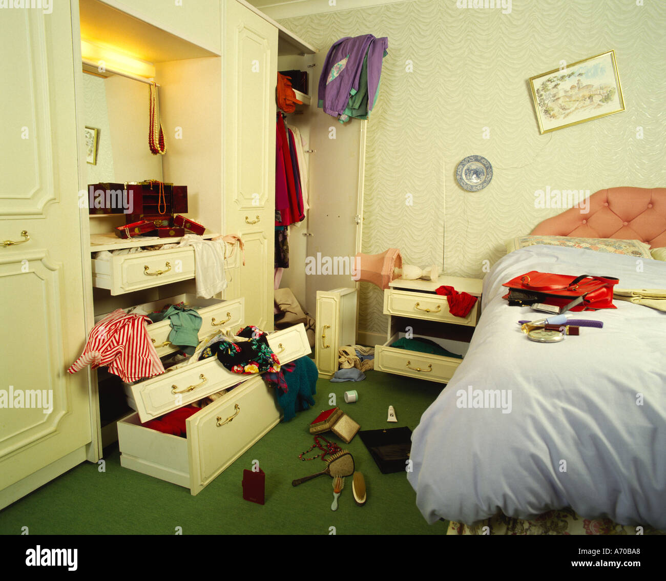 Burglary hi-res stock photography and images - Alamy