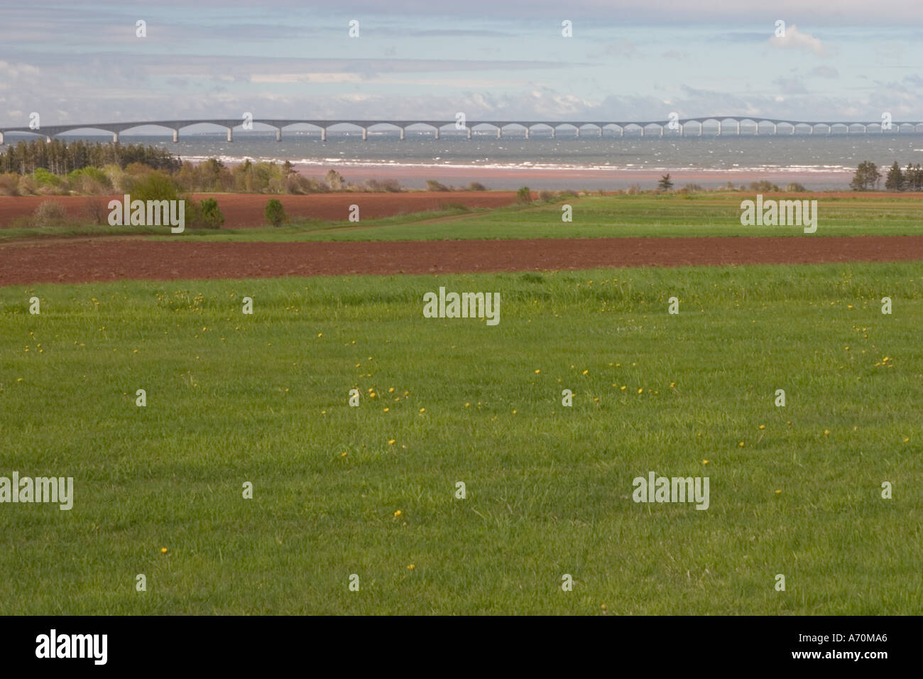 NA, Canada, Prince Edward Island, Borden-Carleton. Confederation Bridge linking PEI with New Brunswick. Stock Photo