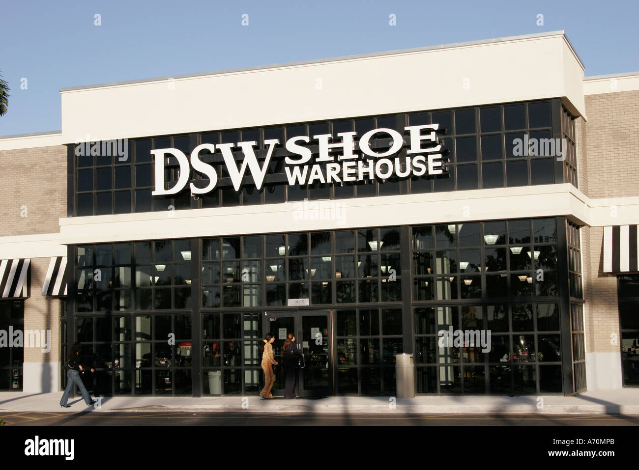 Dsw Shoe Warehouse High Resolution 