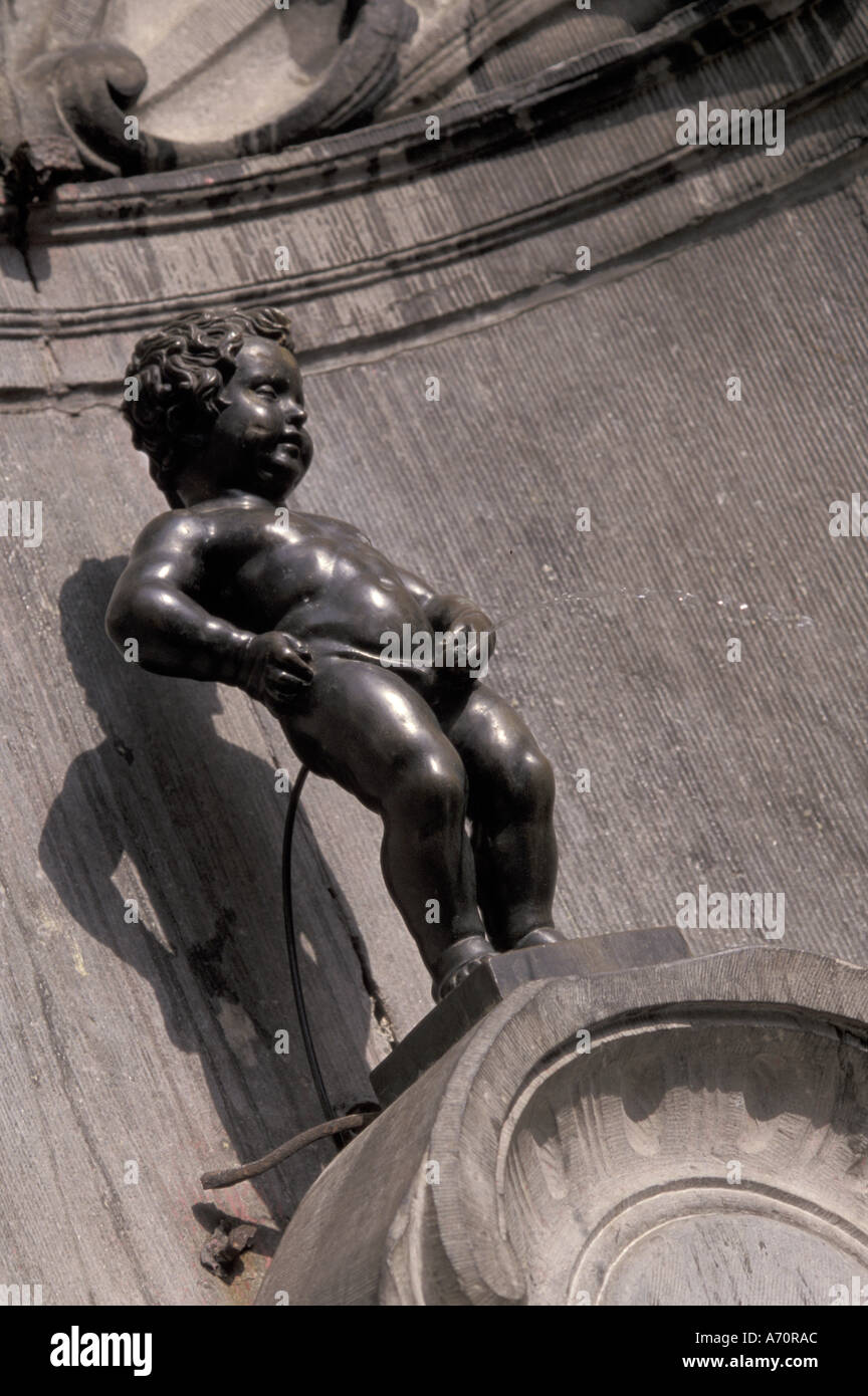 Europe, Brussels, Brabant, Belgium, Manneken Pis Statue, symbol of city sculpted by Jerome Duquesnoy (1619) Stock Photo