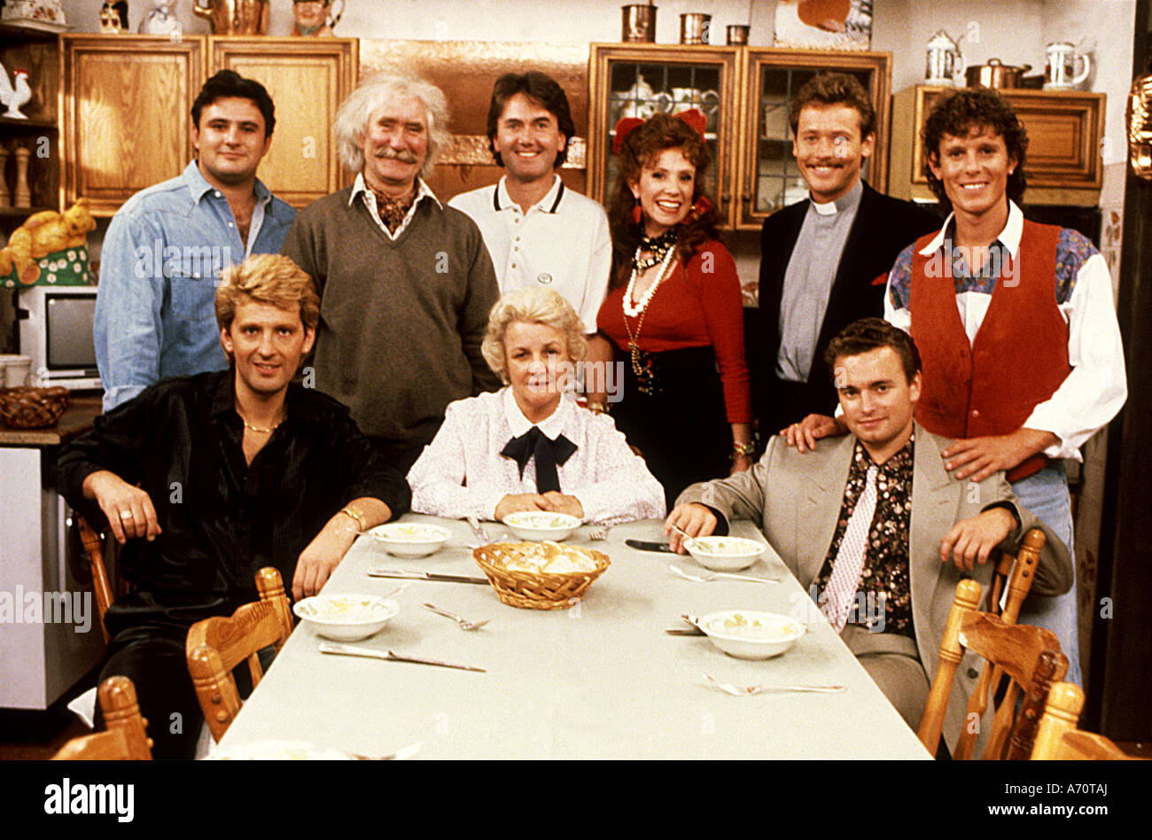 BREAD UK TV series 1986 to 1991 with Jean Boht (seated centre Stock