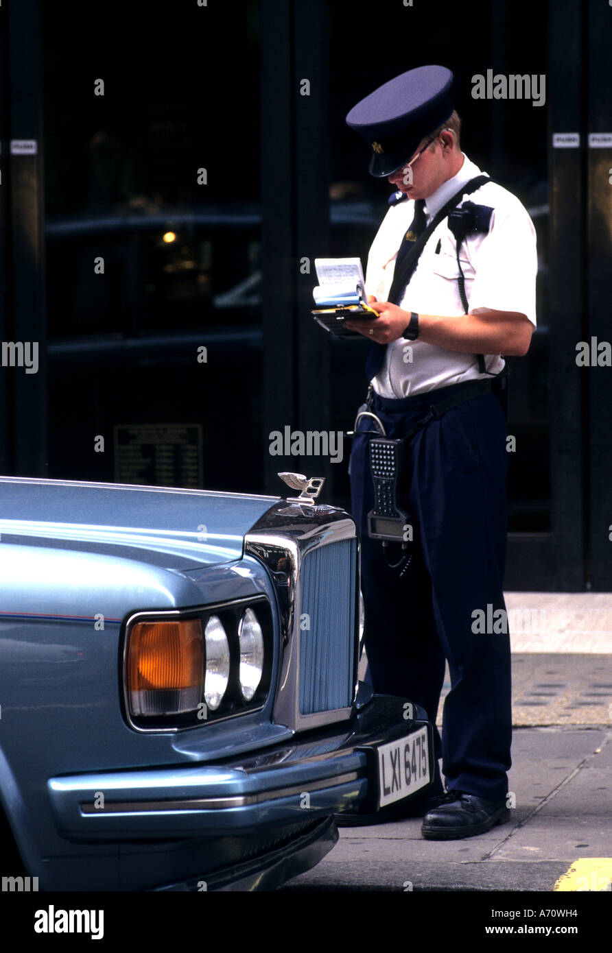 London traffic warden give  ticket police Rolls Royce Stock Photo
