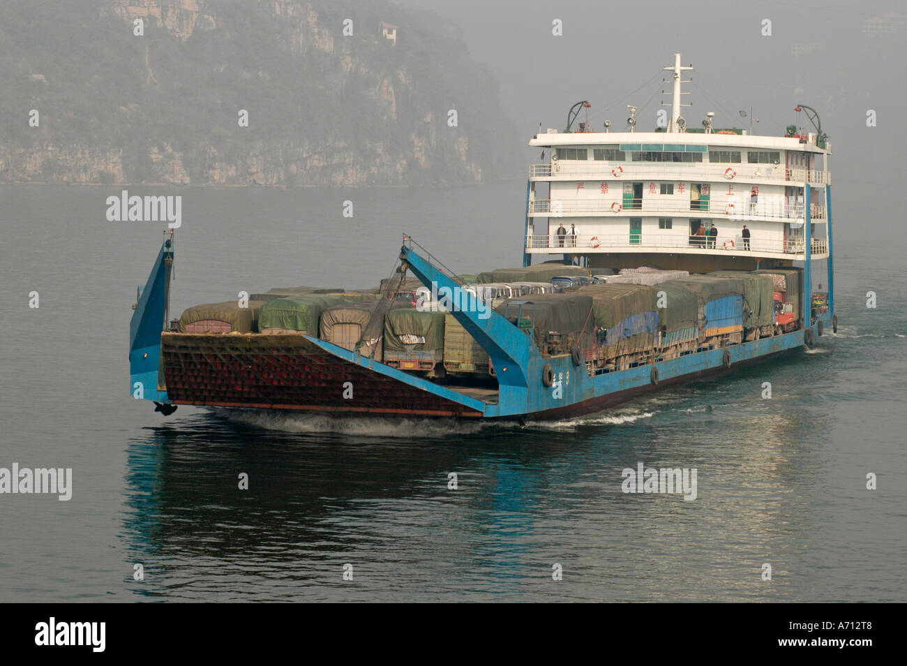 Freighter on the Jangtze River near Yichang, China Stock Photo