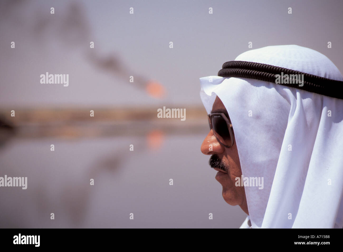ISLAM Arab man and a burning oil well in Kuwait, 1991 Stock Photo