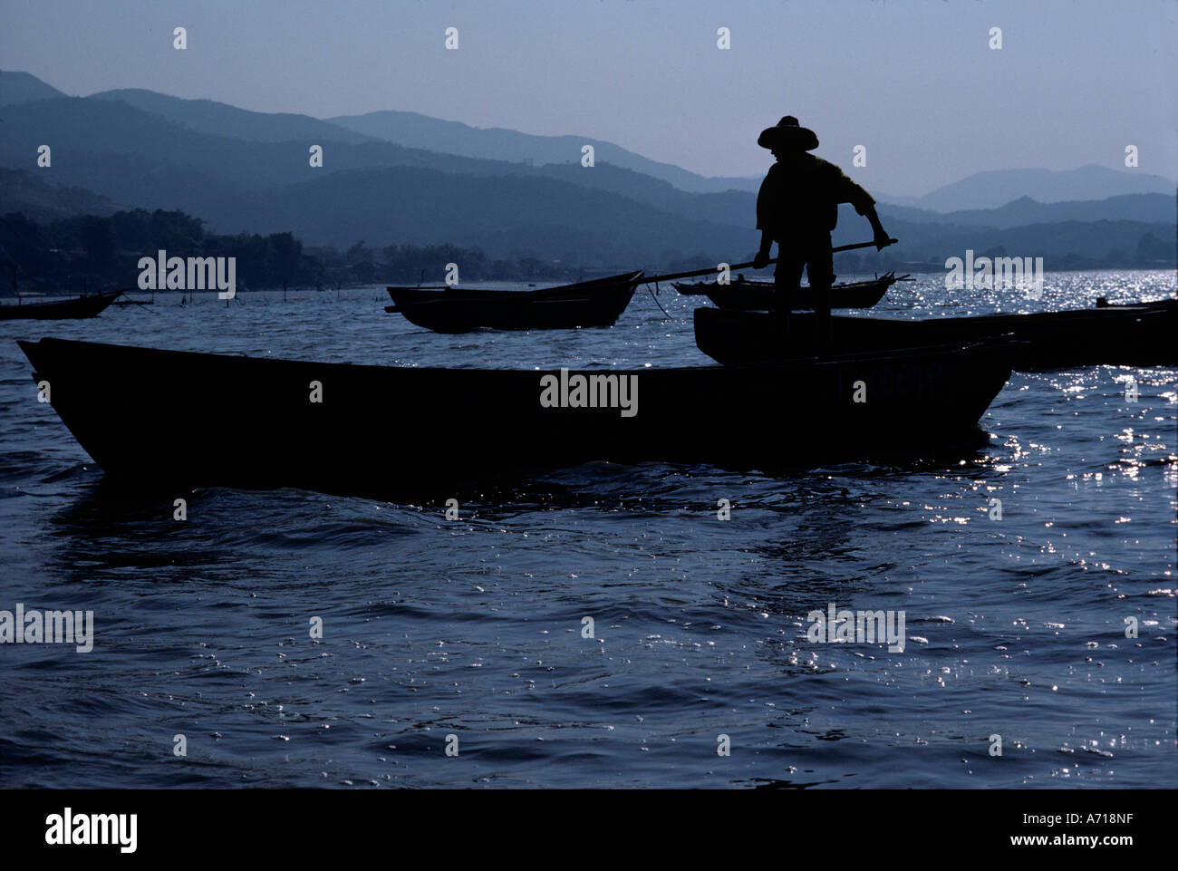 Chinese fisherman boat hi-res stock photography and images - Alamy