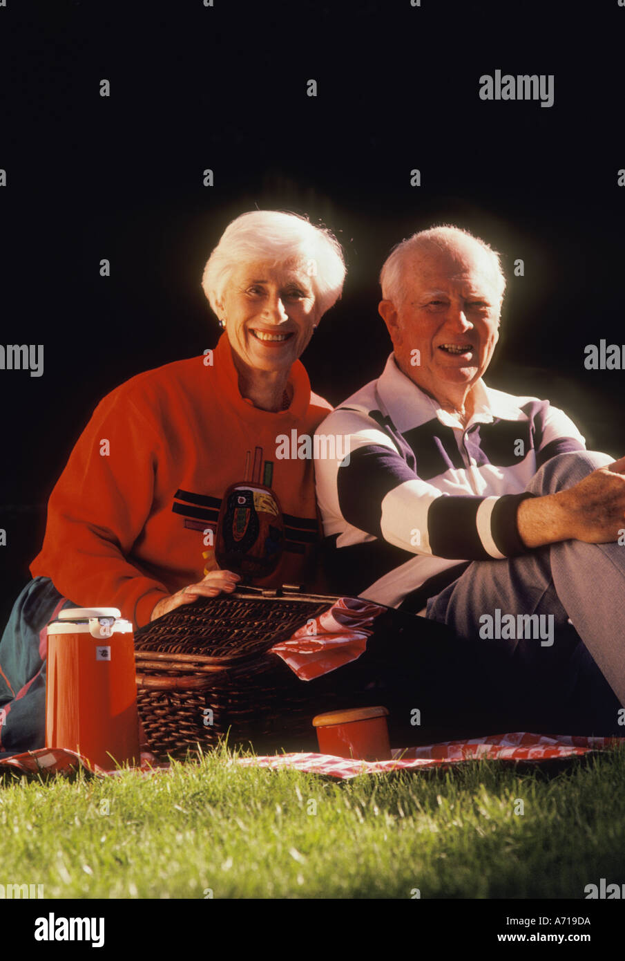 Picnic on a lawn hi-res stock photography and images - Alamy