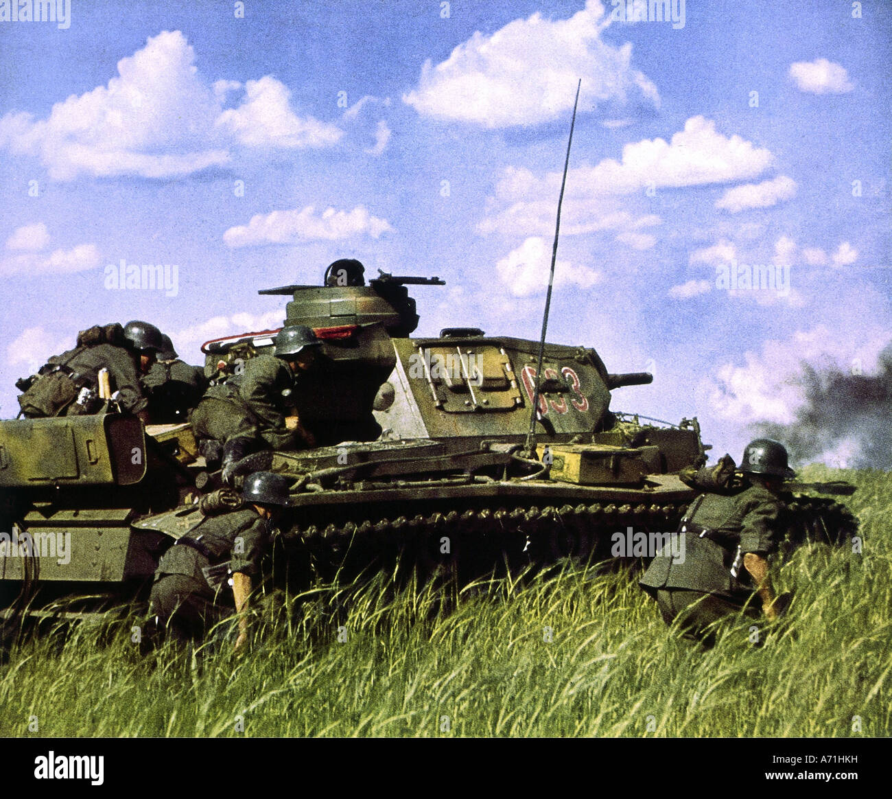 events, Second World War / WWII, Russia 1941, German tank Pzkw III and infantry in a cornfield, summer 1941, Stock Photo