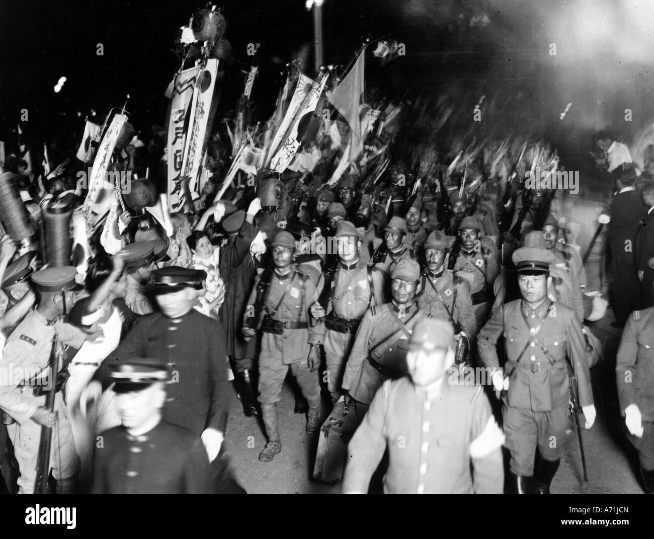 events, Second Sino-Japanese War 1937 - 1945, Japan, soldiers of the Tokyo Division returning from the front in China, Tokyo, 31.7.1938, military, parade, cheering crowd, 2nd, Sino Japanese, 20th century, historic, historical, people, 1930s, Stock Photo