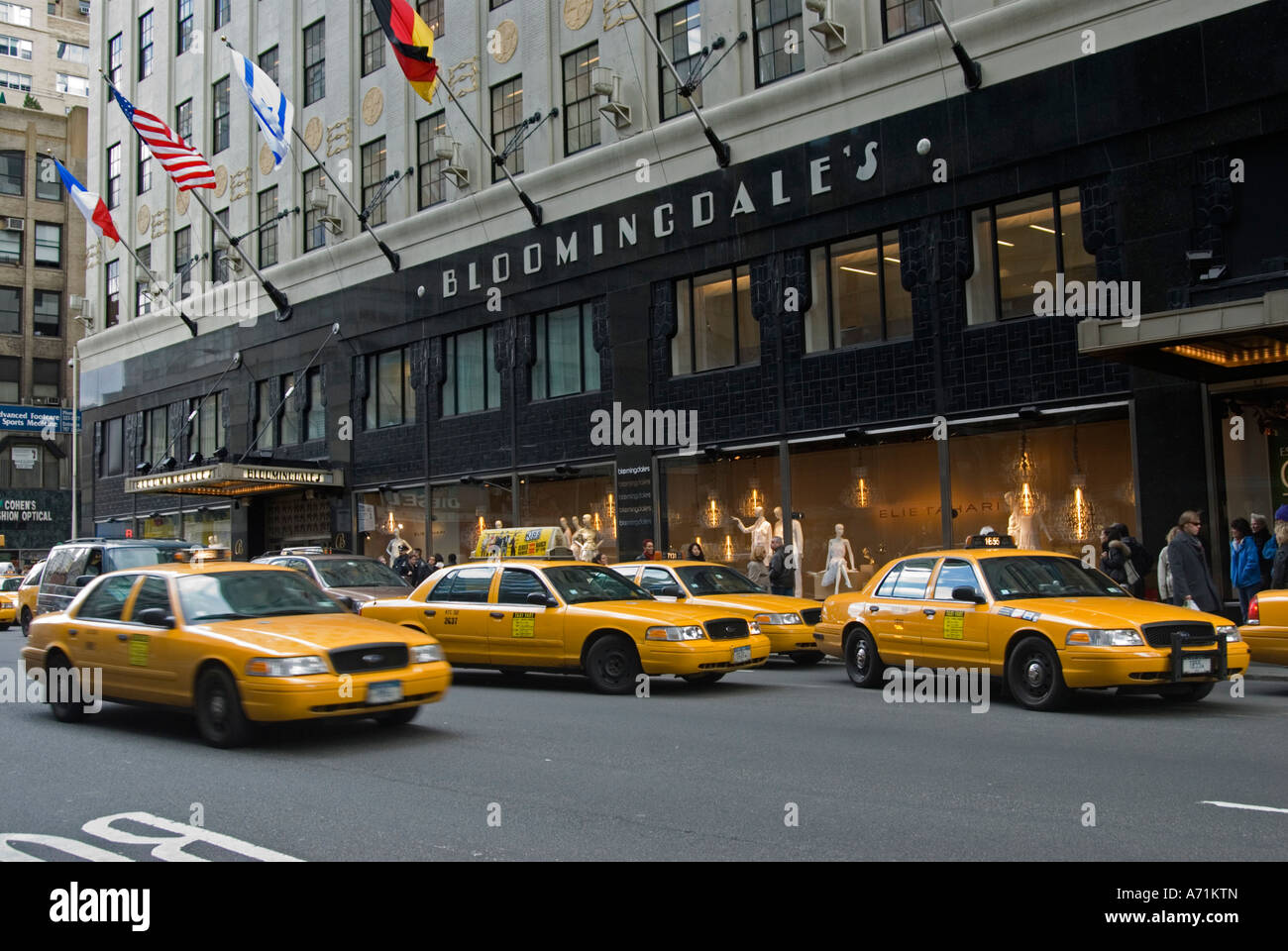 Taxis outside Bloomingdale's in Manhattan Stock Photo
