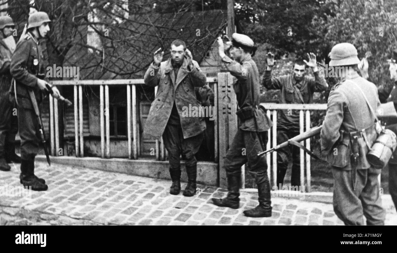 events, Second World War / WWII, Latvia, Riga, 1.7.1941, occupation by the German 18th Army, captured Sowjet soldiers, Stock Photo