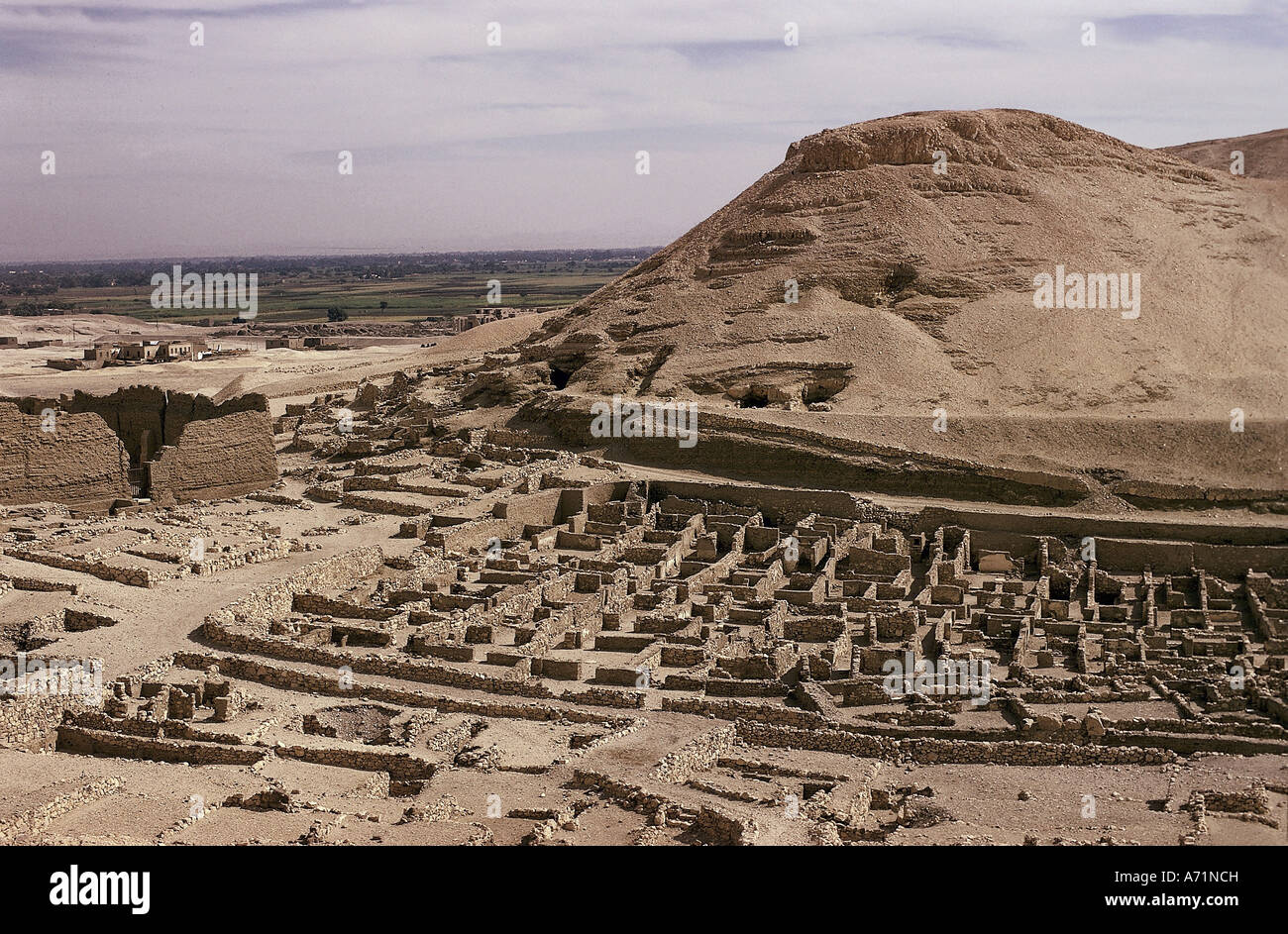geography / travel, Egypt, Thebes (west), remains of a workers' housing estate, 18th- 20th dynasty, ruin, workers, flat, settlement, village, architecture, archaeology, archaeology, ruins, historical, historic, ancient, eighteenth, twentieth, UNESCO World Cultural Heritage Site, ancient world, Stock Photo