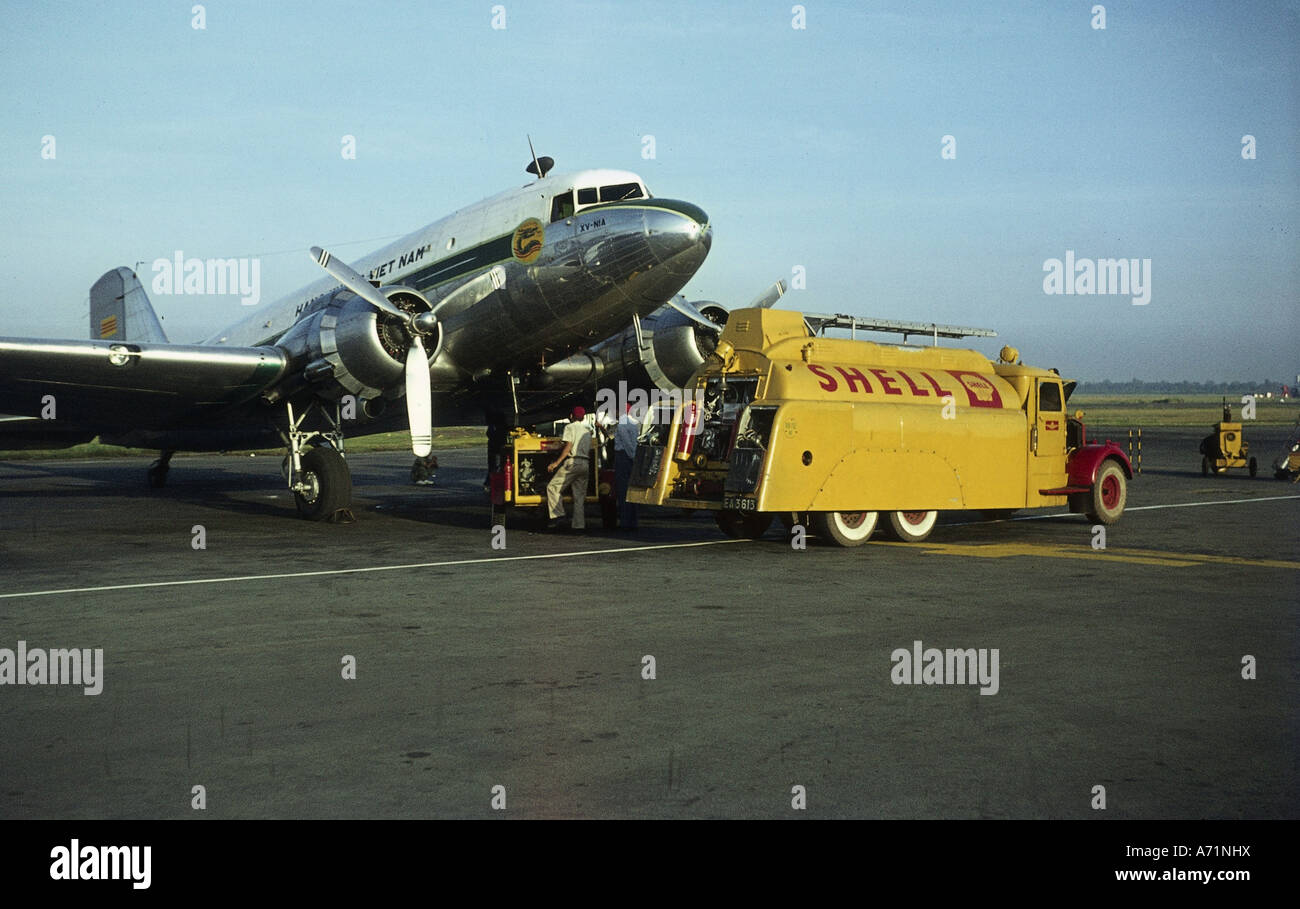 transport/transportation, aviation, airport, refueling an airplane Douglas  DC-3 Dakota, 1960s Stock Photo - Alamy
